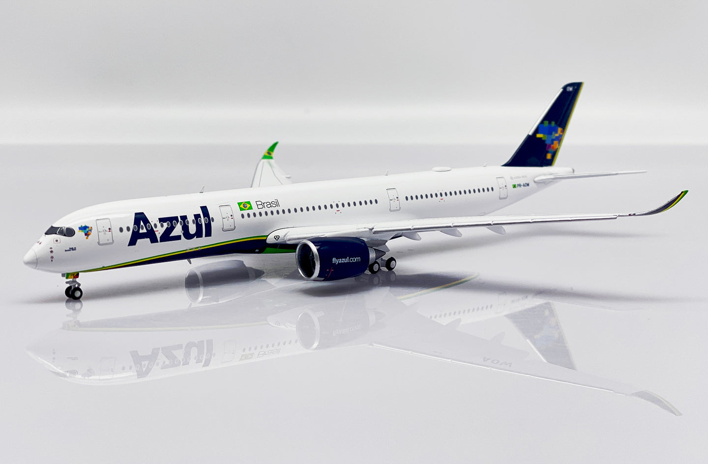 JC WINGS A350-900XWB AZUL LINHAS AEREAS BRASILEIRAS FLAP DOWN REG: PR-AOW