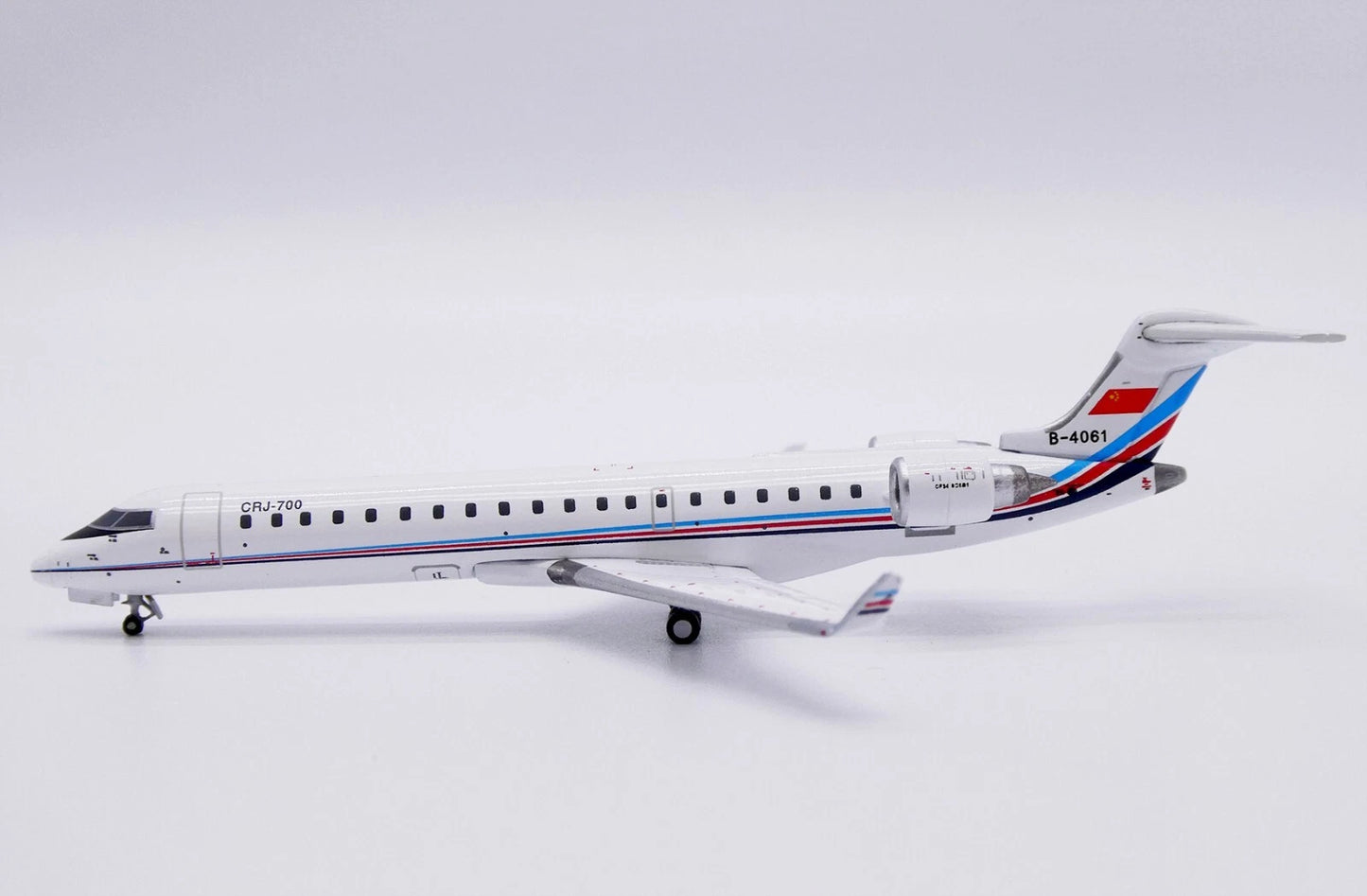 JC WINGS CRJ-700 CHINESE AIR FORCE REG: B-4061