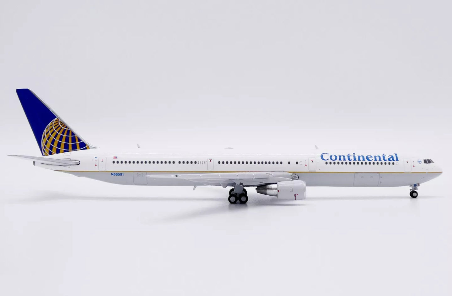 JC WINGS B767-400ER CONTINENTAL AIRLINES REG: N66051