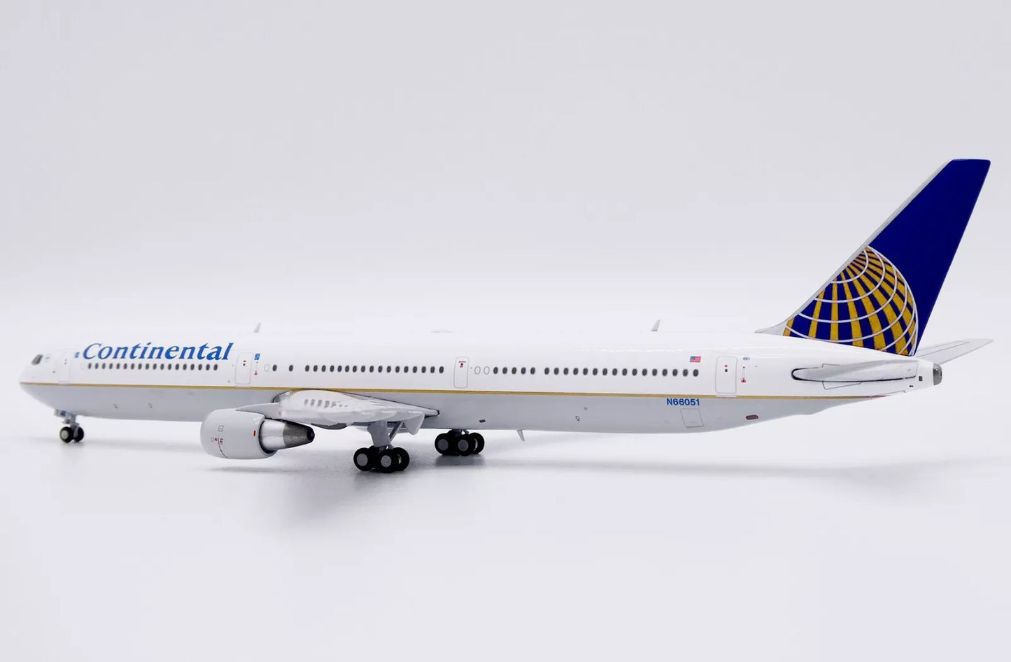 JC WINGS B767-400ER CONTINENTAL AIRLINES REG: N66051