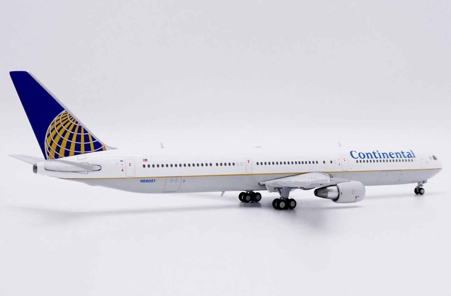 JC WINGS B767-400ER CONTINENTAL AIRLINES REG: N66051