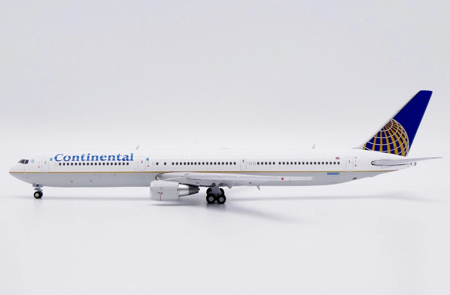 JC WINGS B767-400ER CONTINENTAL AIRLINES REG: N66051