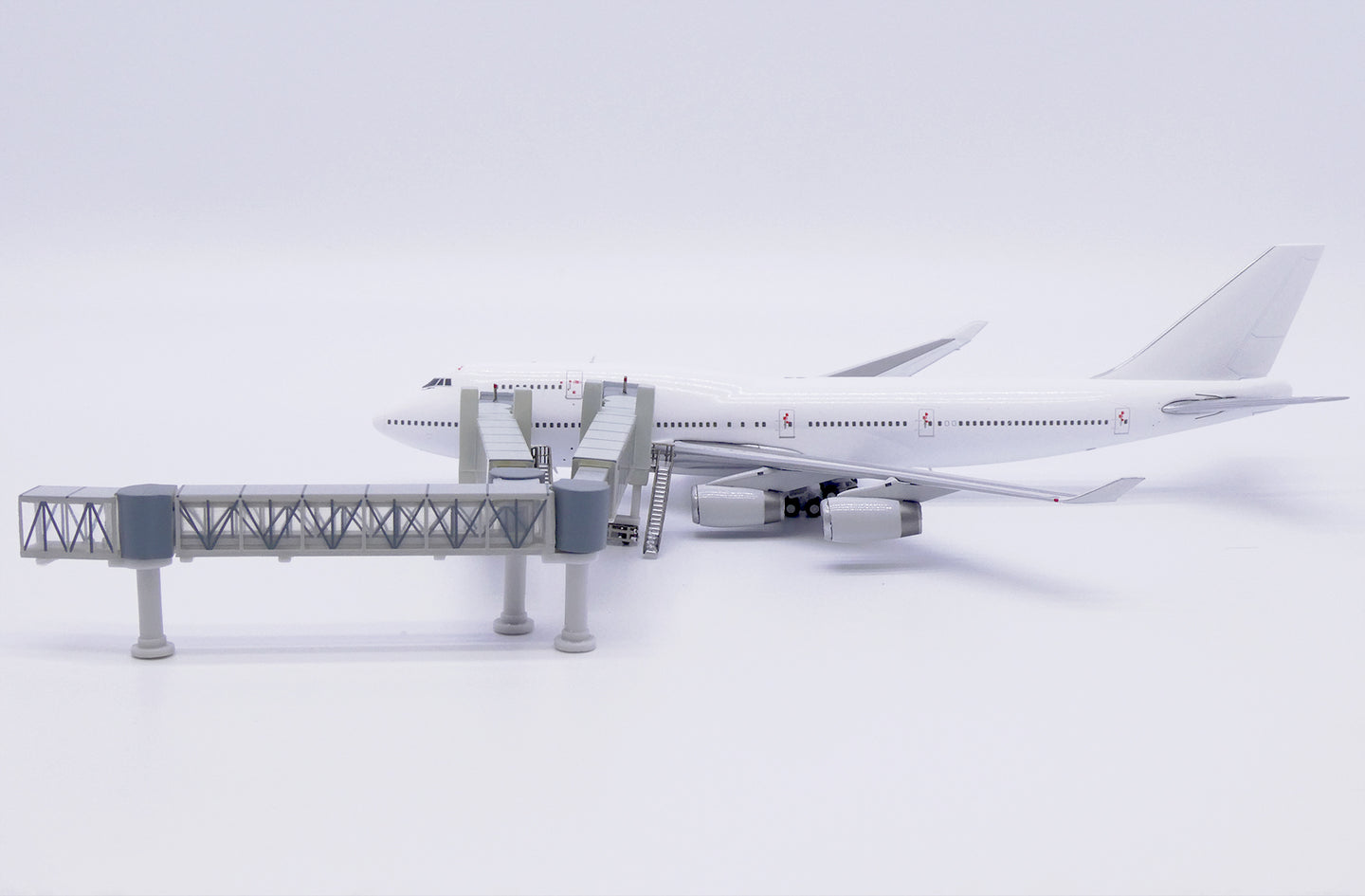 JC WINGS AIR PASSENGER BRIDGE FOR B747 (TRANSPARENT)