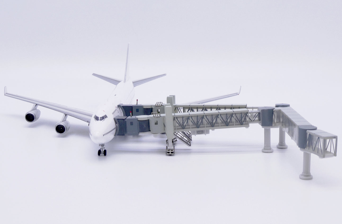 JC WINGS AIR PASSENGER BRIDGE FOR B747 (TRANSPARENT)