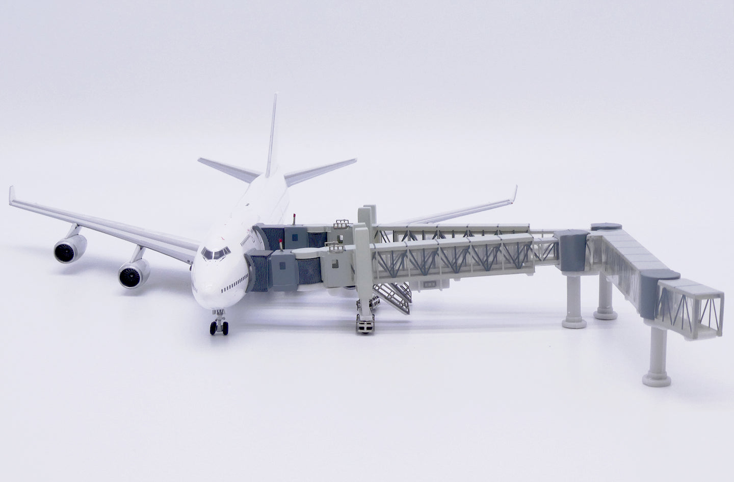 JC WINGS AIR PASSENGER BRIDGE FOR B747 (TRANSPARENT)