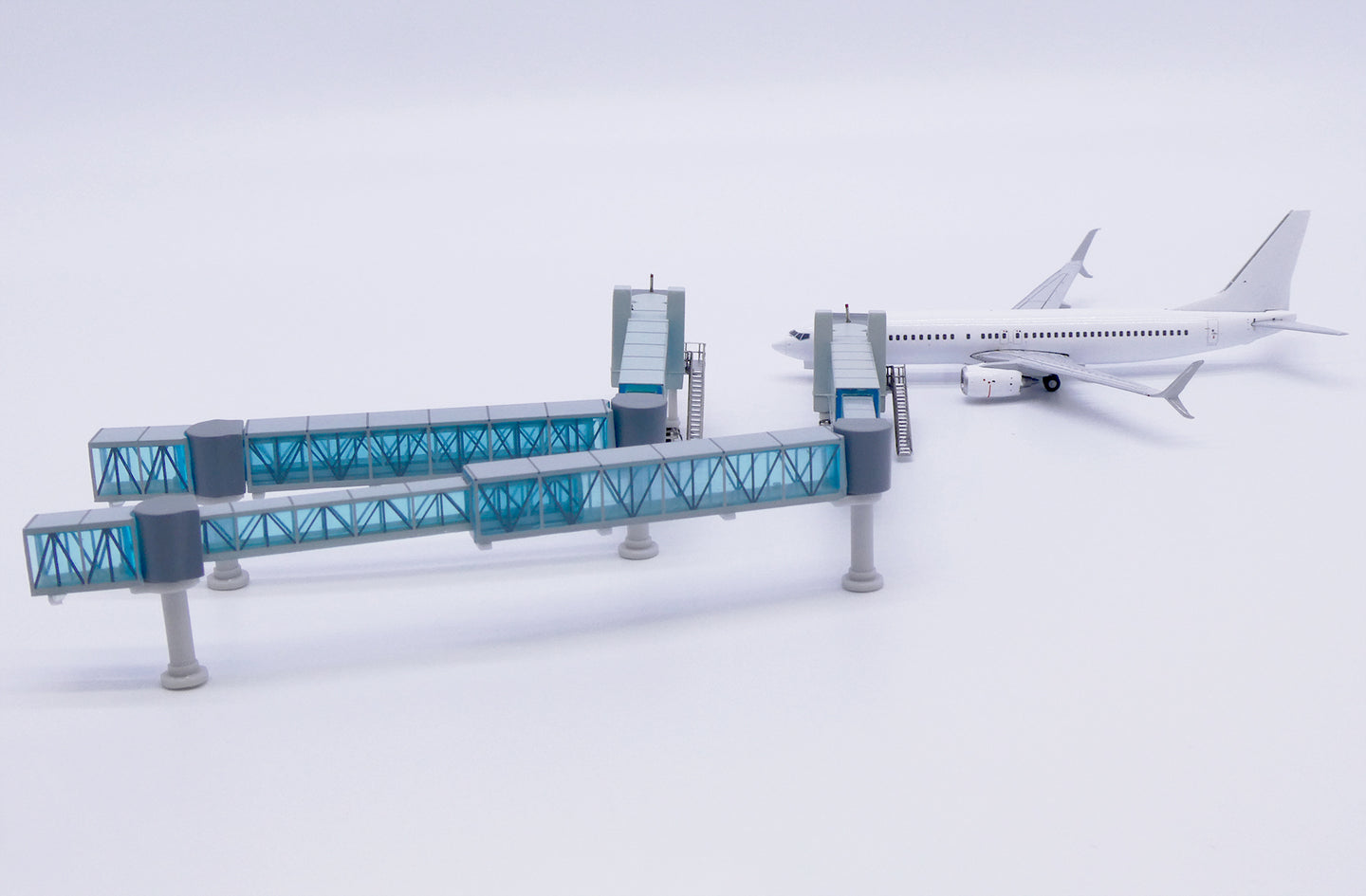 JC WINGS AIR PASSENGER BRIDGE FOR B737 (BLUE)