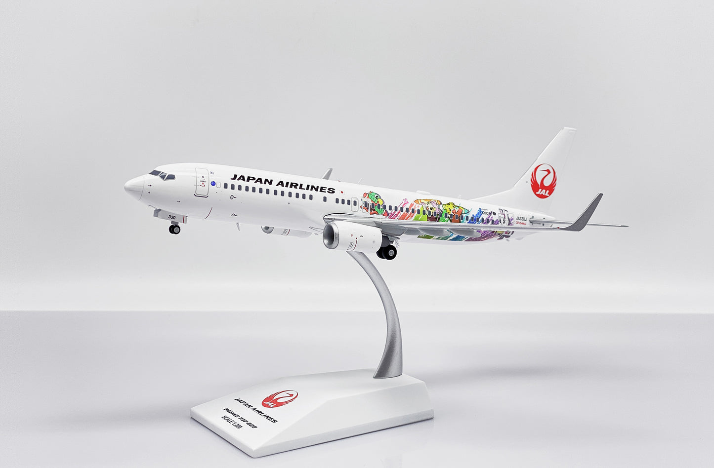 JC WINGS B737-800 JAPAN AIRLINES "SHIMAJIRO JET" REG: JA330J