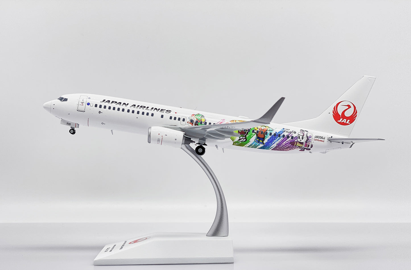 JC WINGS B737-800 JAPAN AIRLINES "SHIMAJIRO JET" REG: JA330J