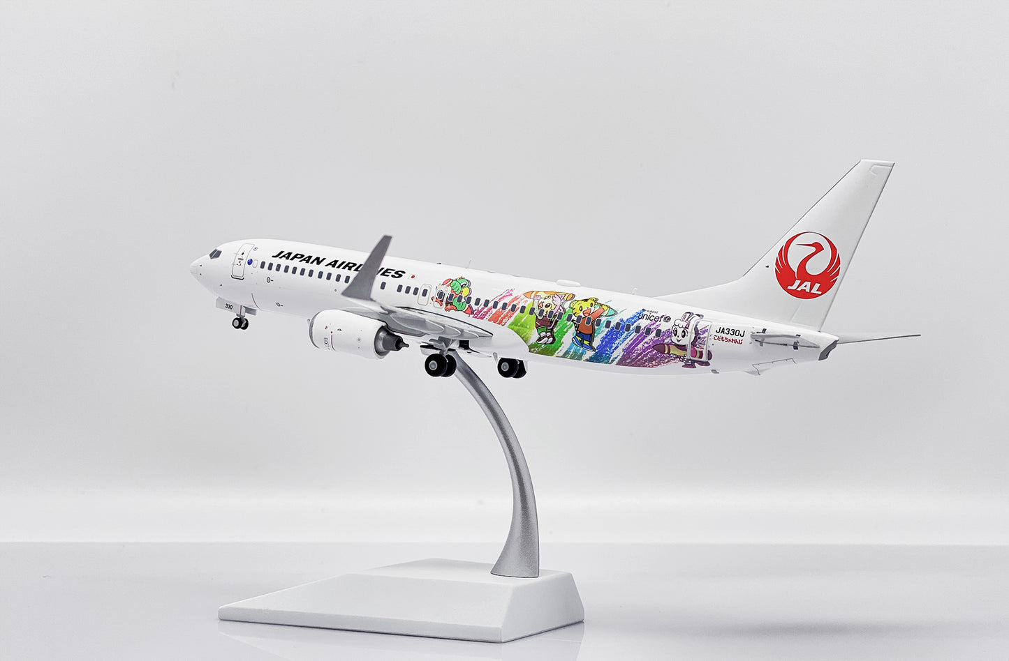 JC WINGS B737-800 JAPAN AIRLINES "SHIMAJIRO JET" REG: JA330J