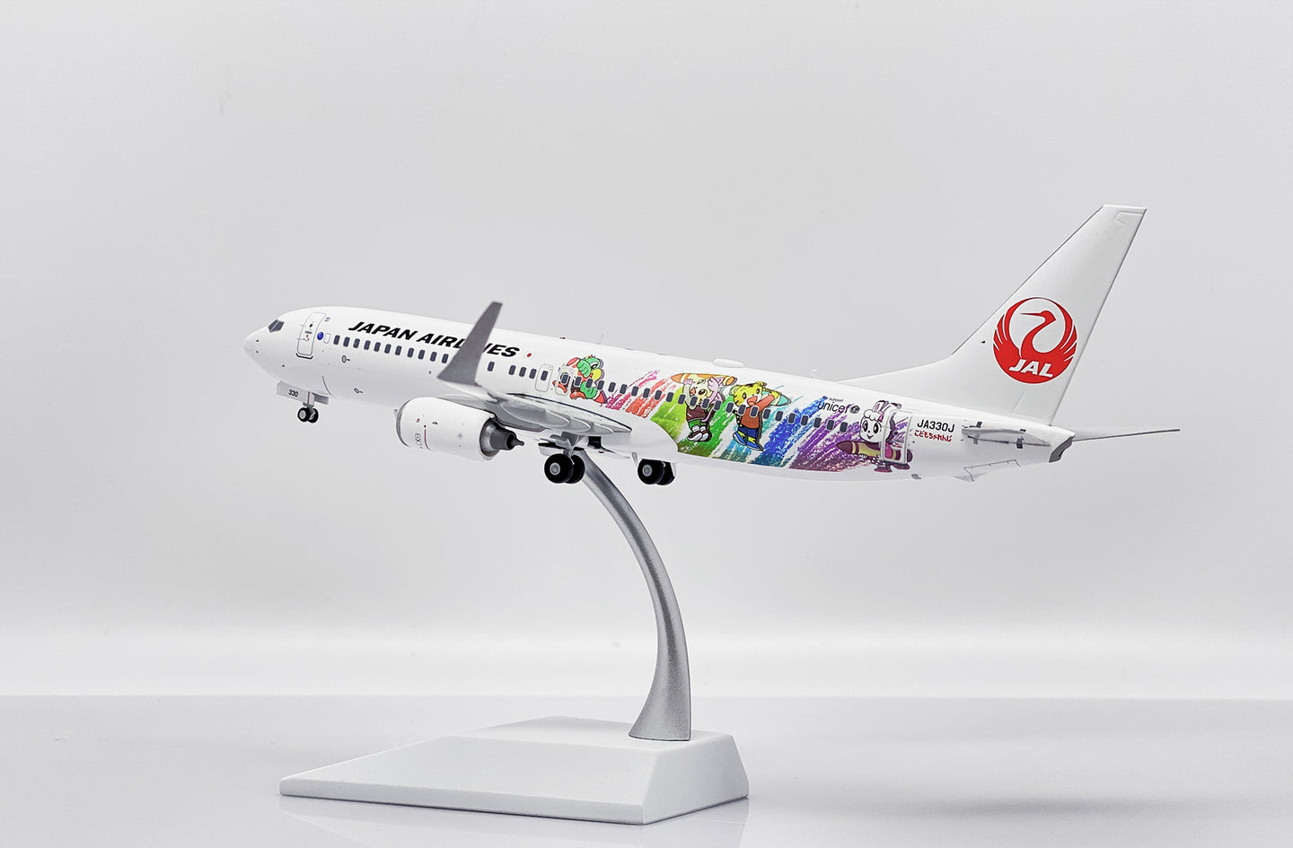 JC WINGS B737-800 JAPAN AIRLINES "SHIMAJIRO JET" REG: JA330J