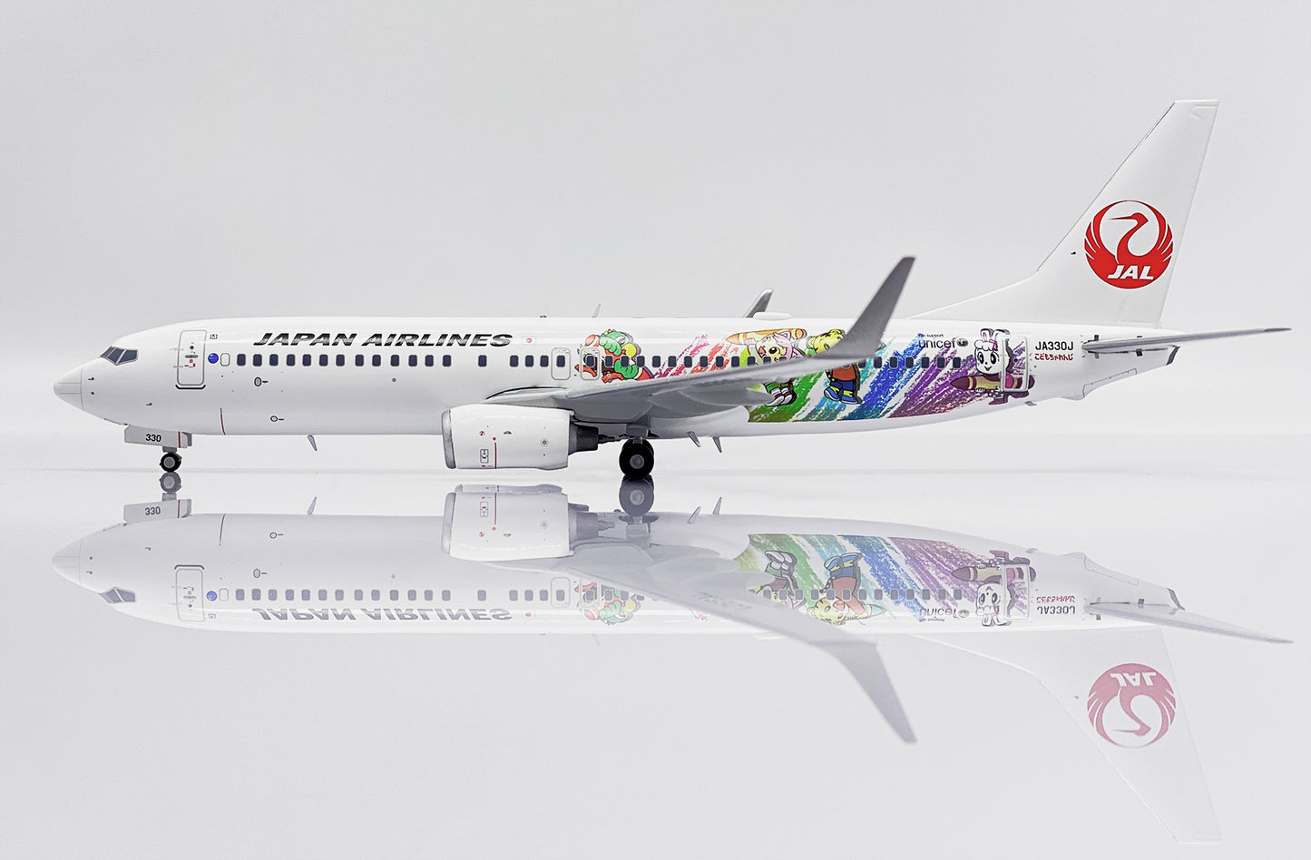 JC WINGS B737-800 JAPAN AIRLINES "SHIMAJIRO JET" REG: JA330J