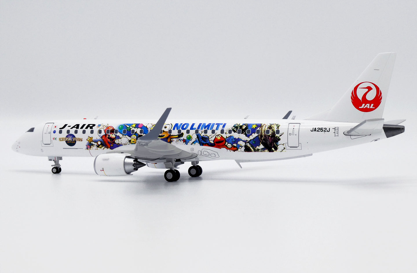JC WINGS EMBRAER 190-100STD J-AIR "USJ LIVERY" REG: JA252J