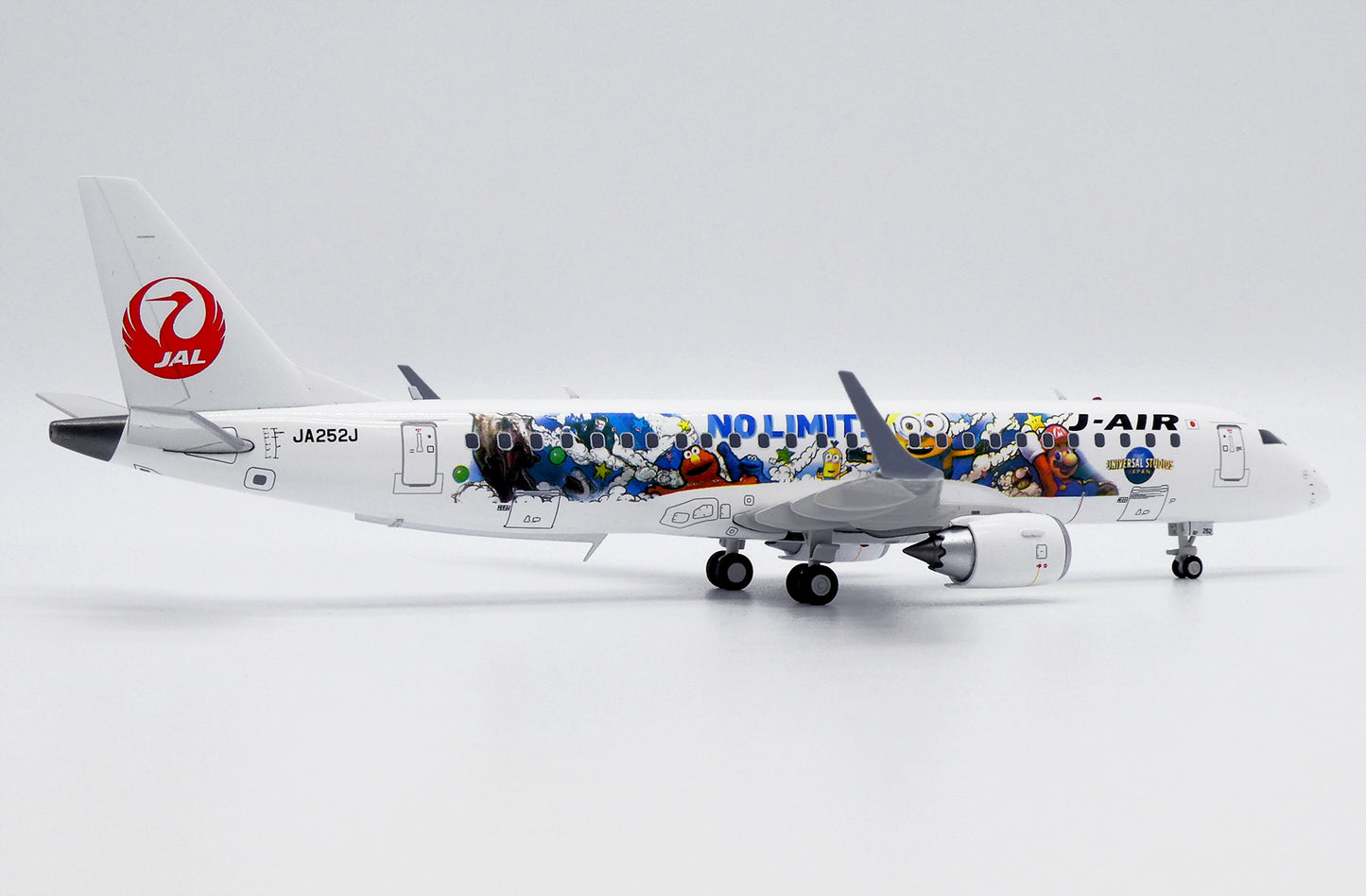 JC WINGS EMBRAER 190-100STD J-AIR "USJ LIVERY" REG: JA252J
