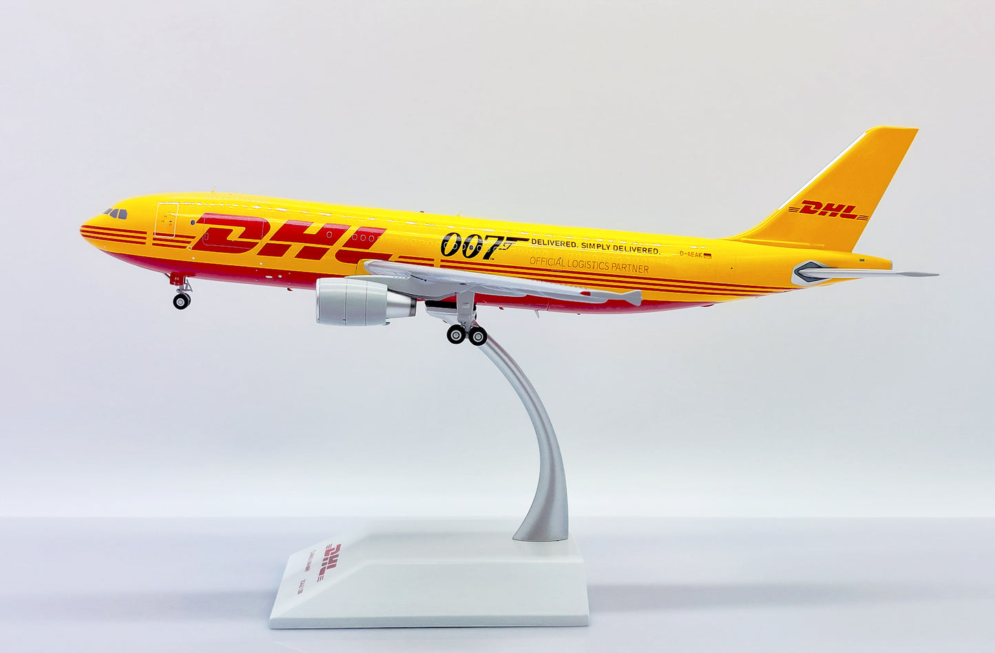 JC WINGS A300-600R(F) DHL "007" REG: D-AEAK
