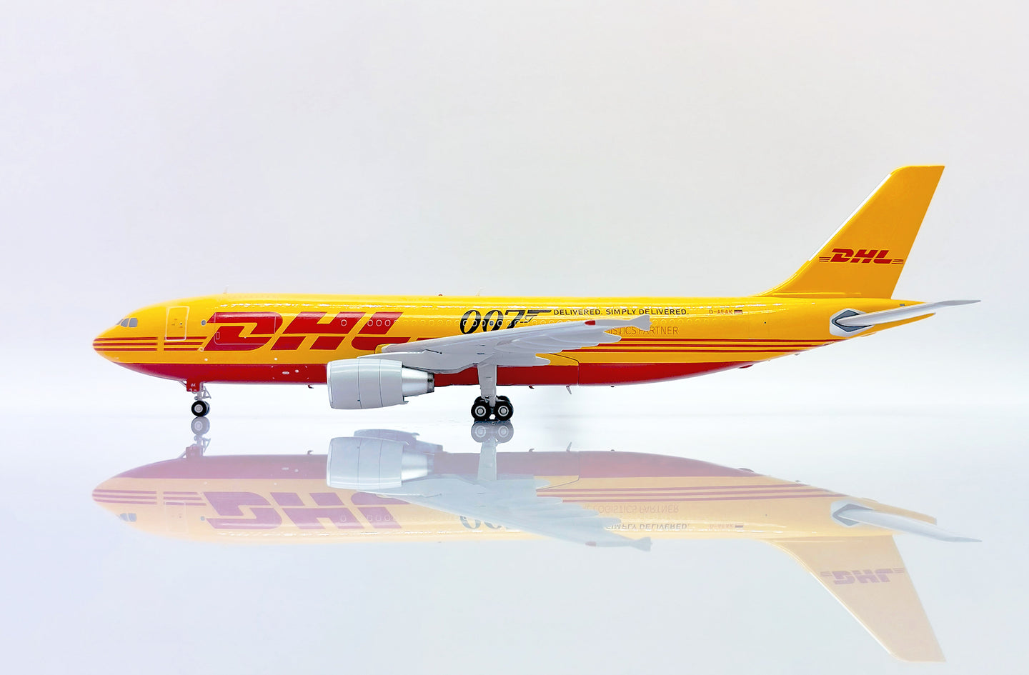 JC WINGS A300-600R(F) DHL "007" REG: D-AEAK