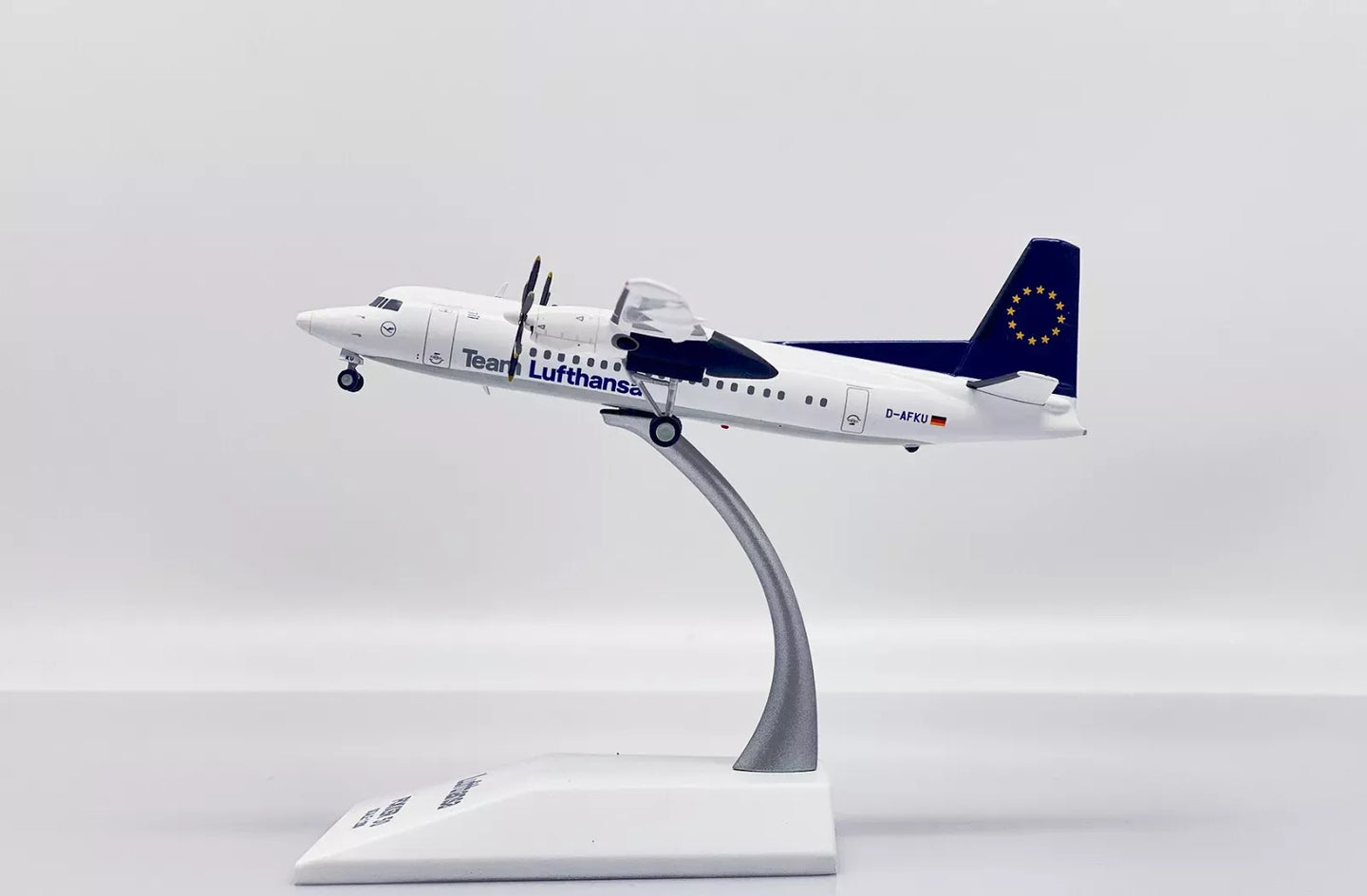 JCWINGS FOKKER 50 TEAM LUFTHANSA REG: D-AFKU