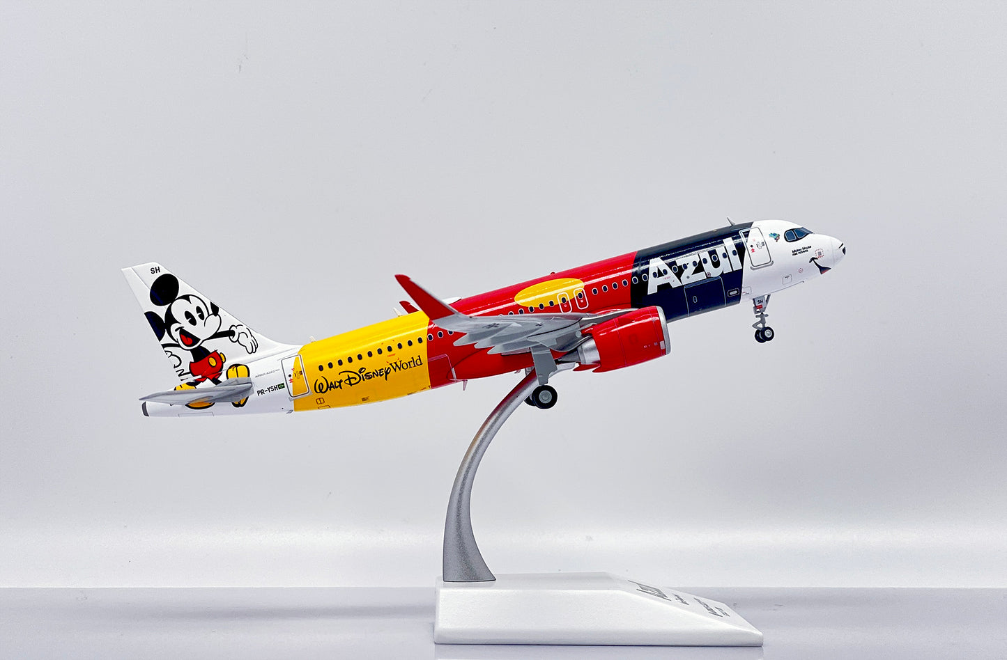 JC WINGS A320NEO AZUL "MICKEY MOUSE NAS NUVENS" REG: PR-YSH