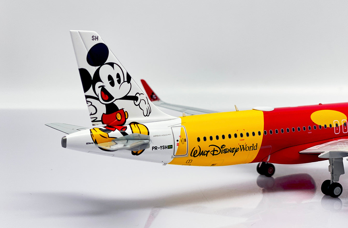 JC WINGS A320NEO AZUL "MICKEY MOUSE NAS NUVENS" REG: PR-YSH