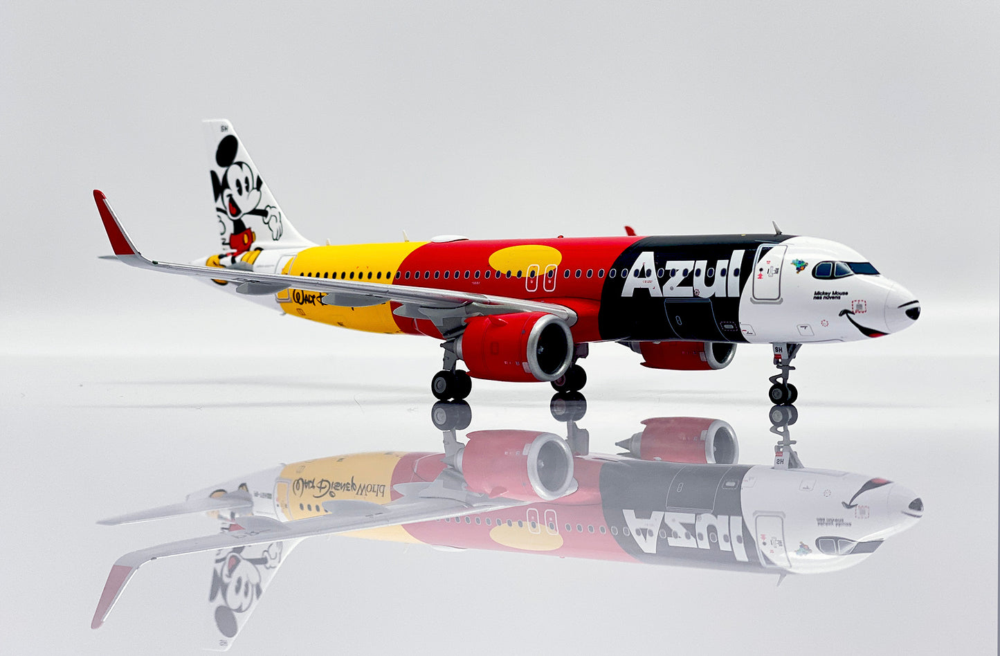 JC WINGS A320NEO AZUL "MICKEY MOUSE NAS NUVENS" REG: PR-YSH