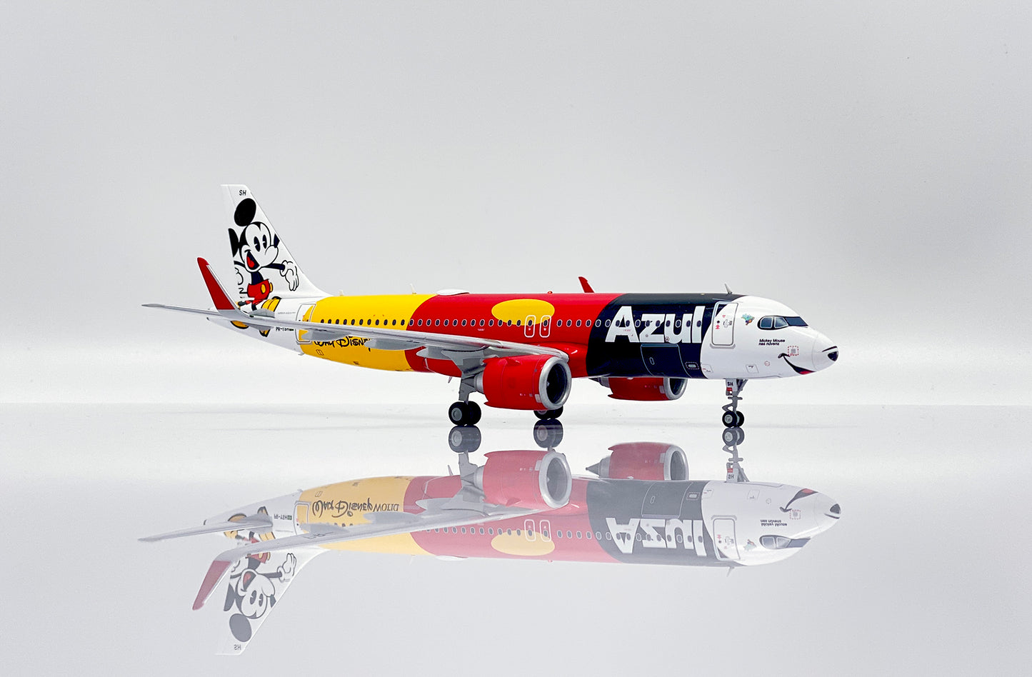 JC WINGS A320NEO AZUL "MICKEY MOUSE NAS NUVENS" REG: PR-YSH