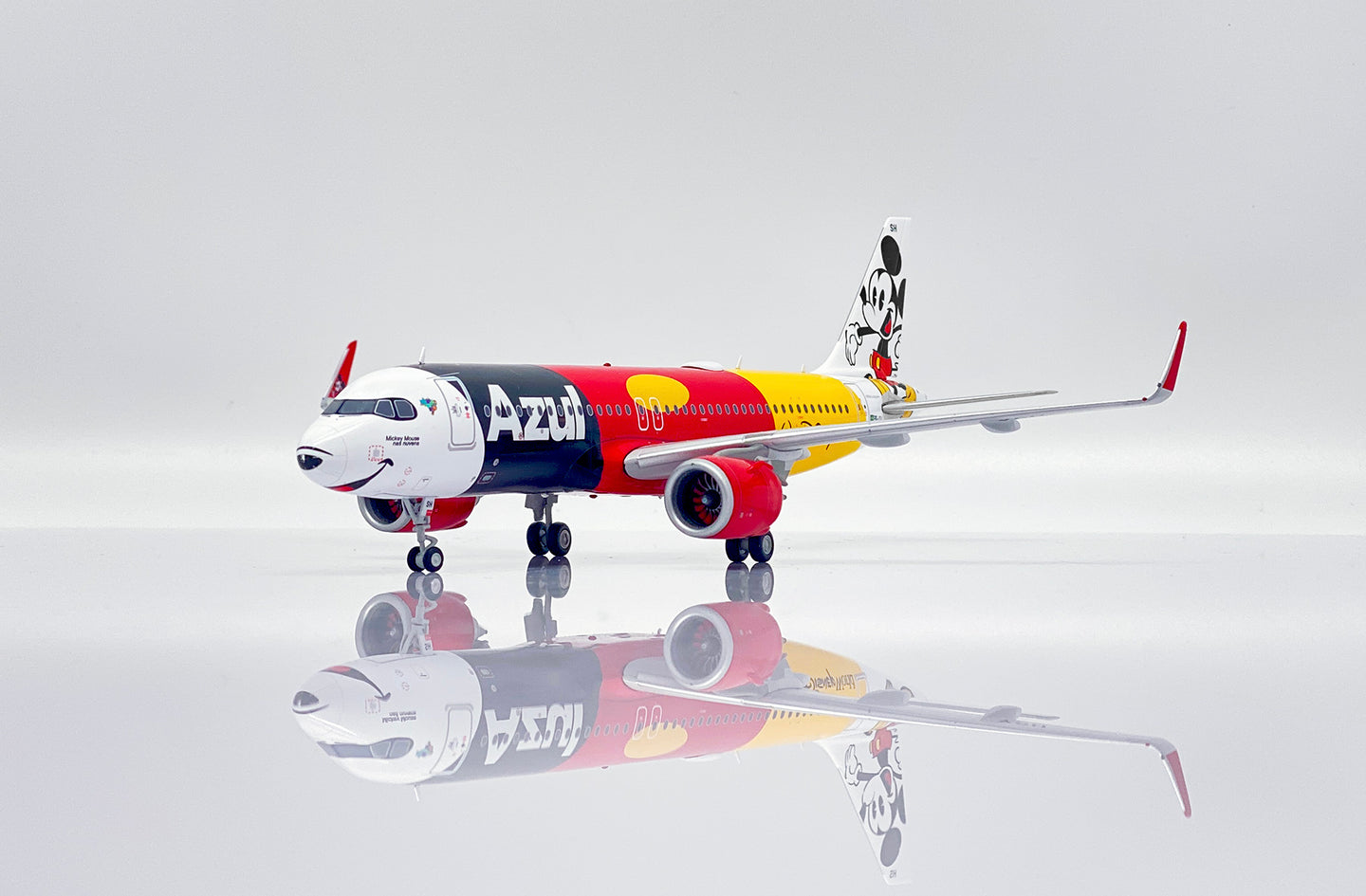 JC WINGS A320NEO AZUL "MICKEY MOUSE NAS NUVENS" REG: PR-YSH