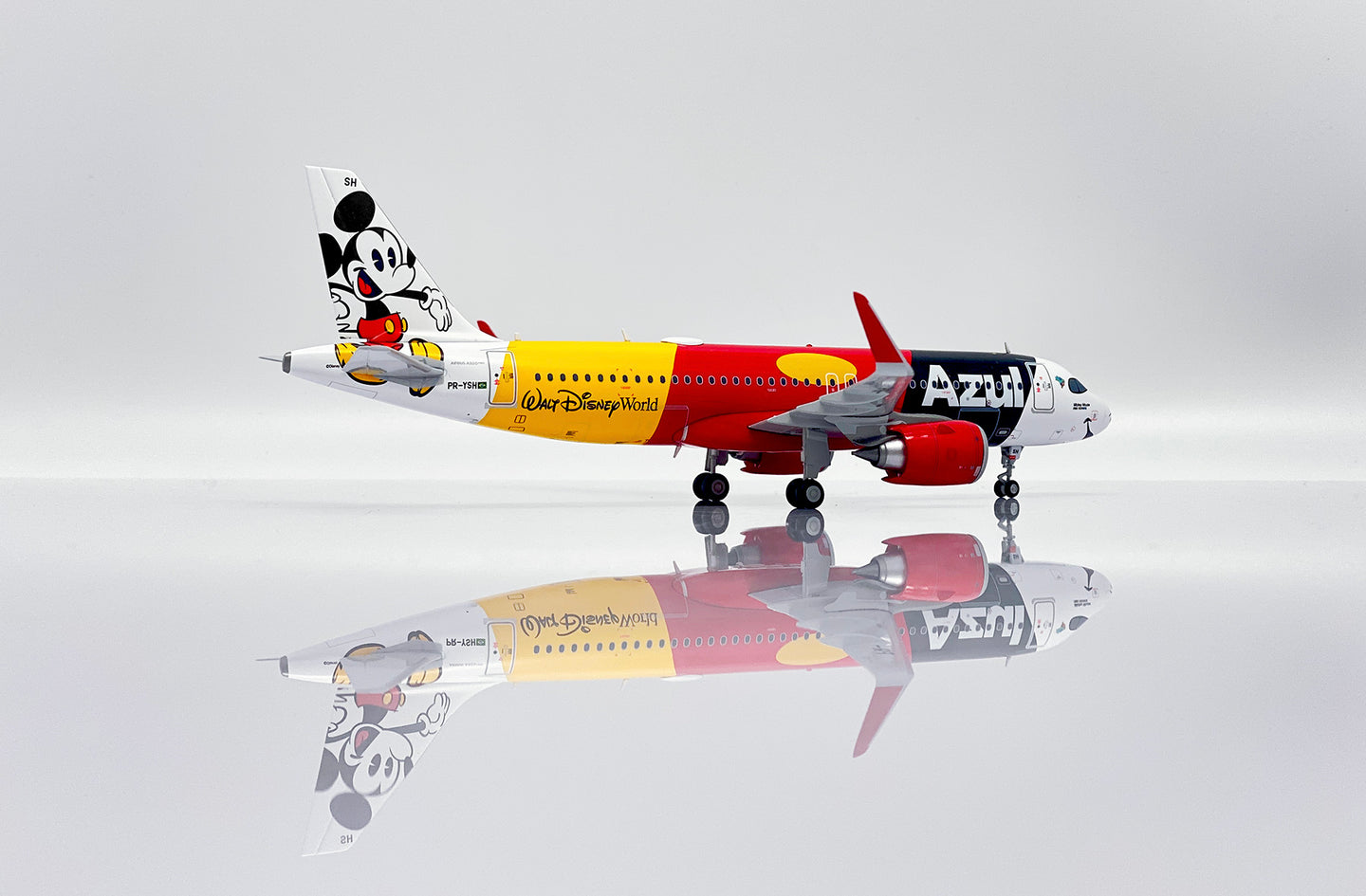JC WINGS A320NEO AZUL "MICKEY MOUSE NAS NUVENS" REG: PR-YSH