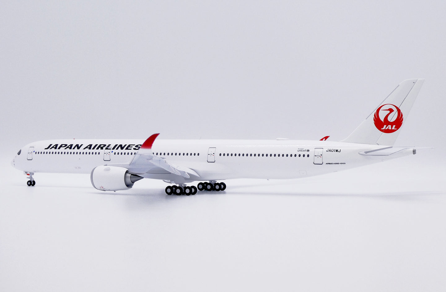 JC WINGS A350-1000XWB JAPAN AIRLINES (FLAPS DOWN) REG: JA01WJ