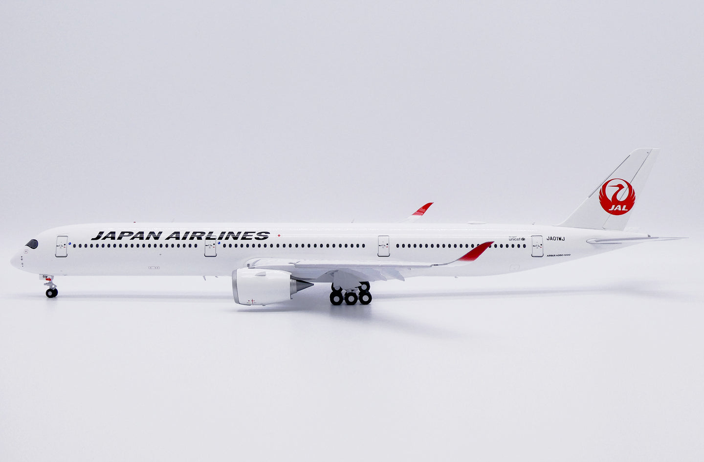 JC WINGS A350-1000XWB JAPAN AIRLINES (FLAPS DOWN) REG: JA01WJ