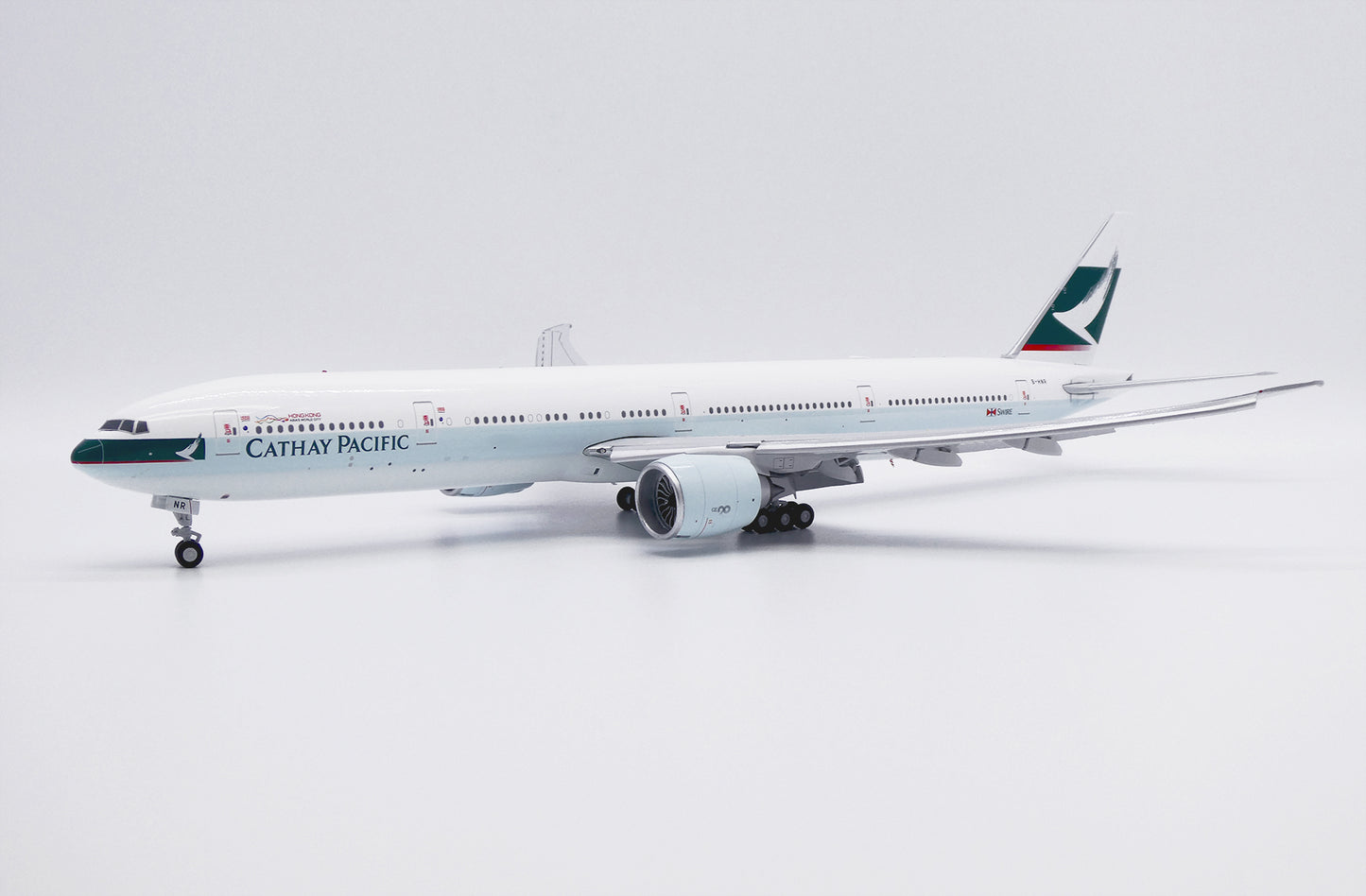 JC WINGS B777-300ER CATHAY PACIFIC (FLAPS DOWN) REG: B-HNR