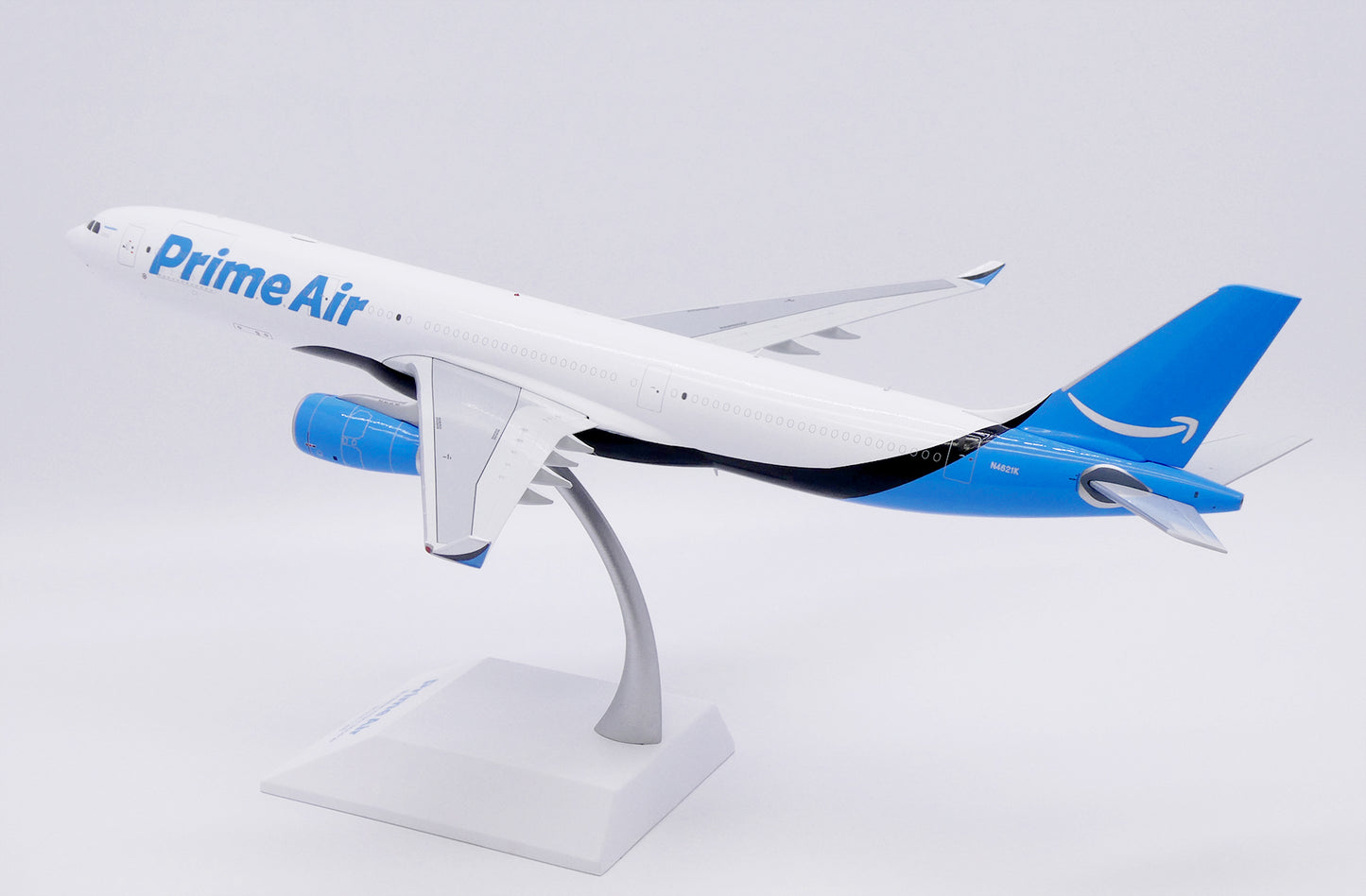 JC WINGS A330-300(P2F) AMAZON PRIME AIR REG: N4621K WITH STAND