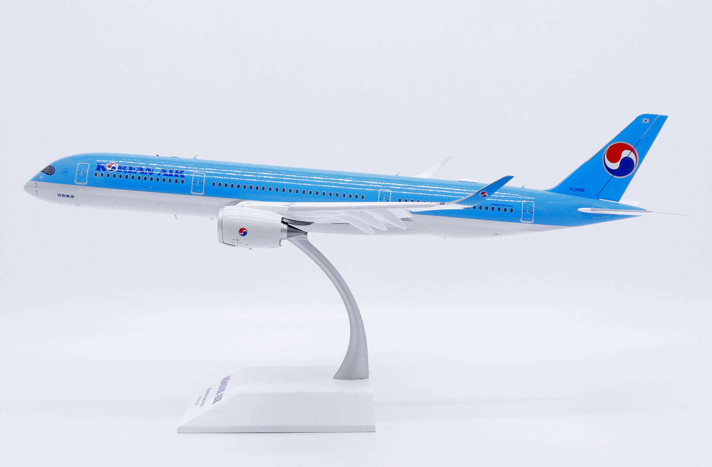 JC WINGS A350-900XWB KOREAN AIR (FLAPS DOWN) REG: HL8598