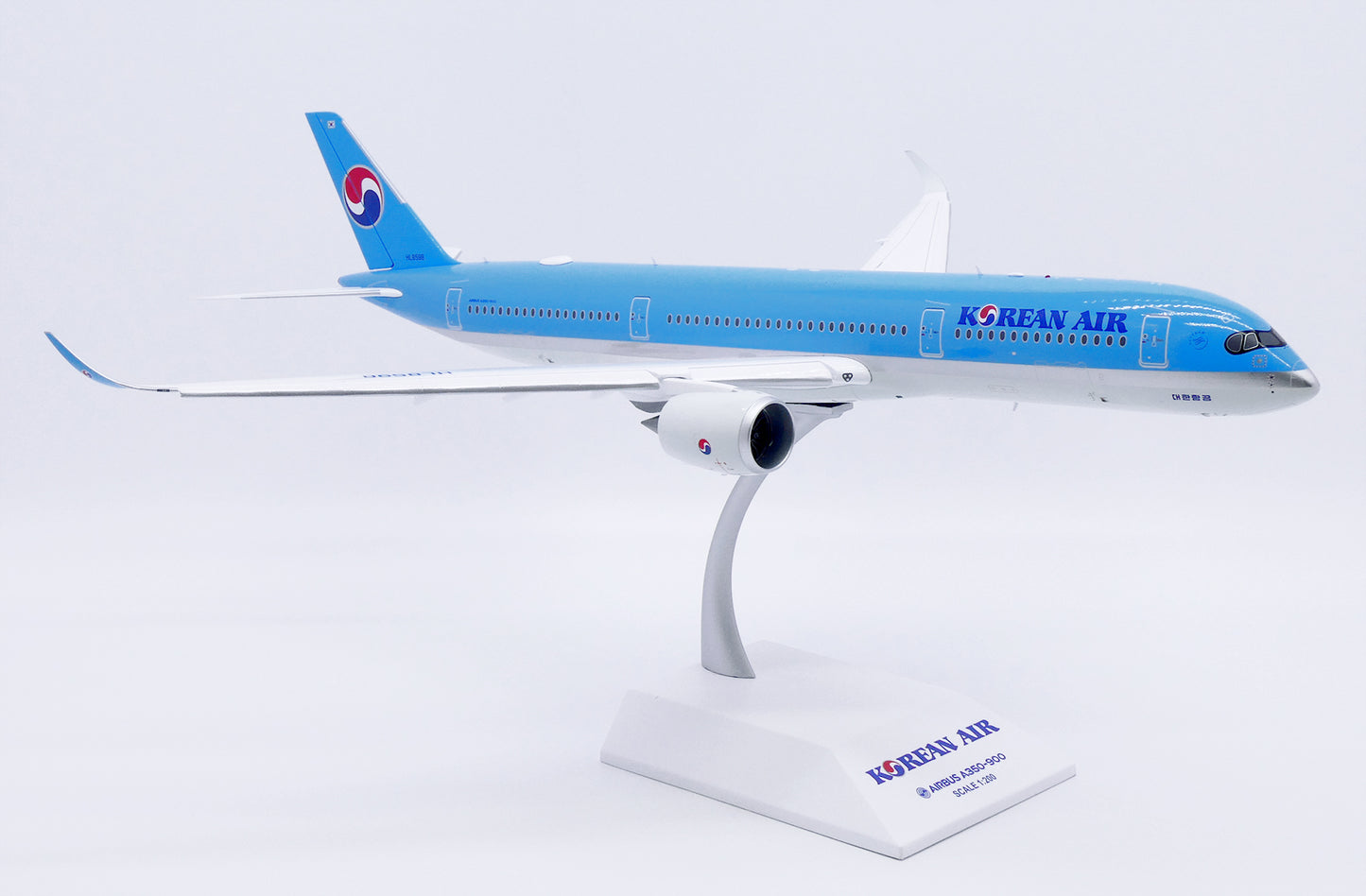 JC WINGS A350-900XWB KOREAN AIR (FLAPS DOWN) REG: HL8598