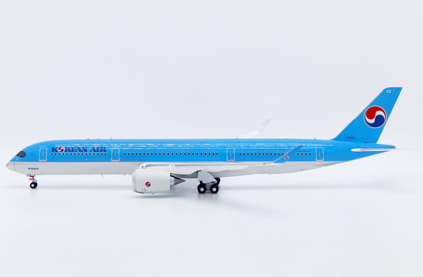JC WINGS A350-900XWB KOREAN AIR REG: HL8598