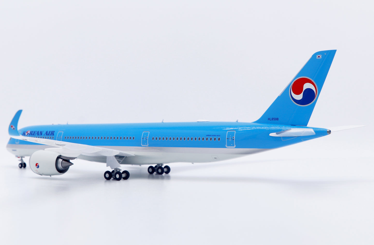 JC WINGS A350-900XWB KOREAN AIR REG: HL8598