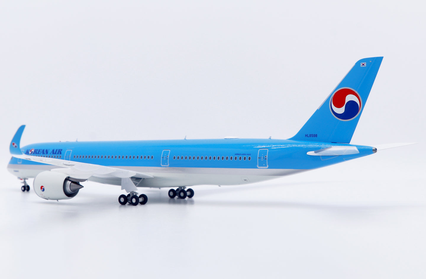JC WINGS A350-900XWB KOREAN AIR REG: HL8598