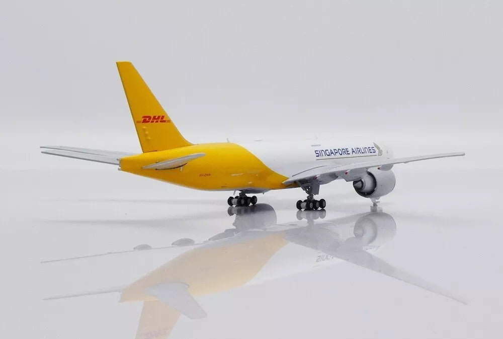 JCWINGS B777-200LRF SINGAPORE AIRLINES REG: 9V-DHA