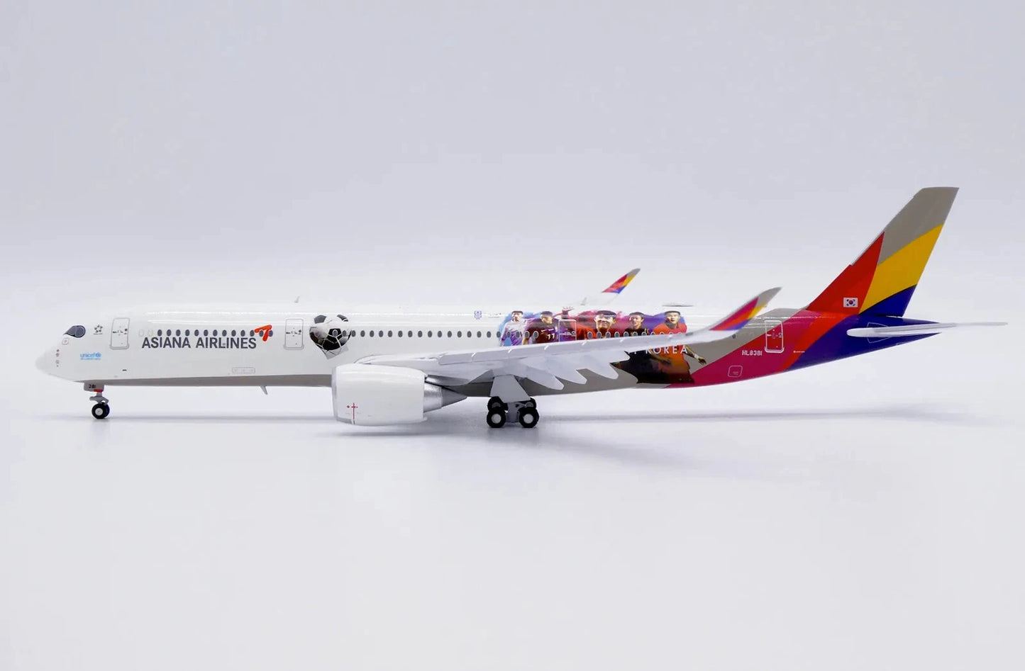 JCWINGS A350-900XWB ASIANA AIRLINES 'FLY KOREA' FLAP DOWN REG: HL8381