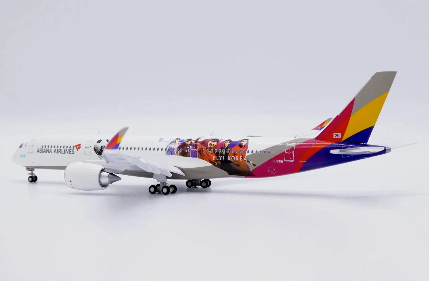 JCWINGS A350-900XWB ASIANA AIRLINES 'FLY KOREA' FLAP DOWN REG: HL8381