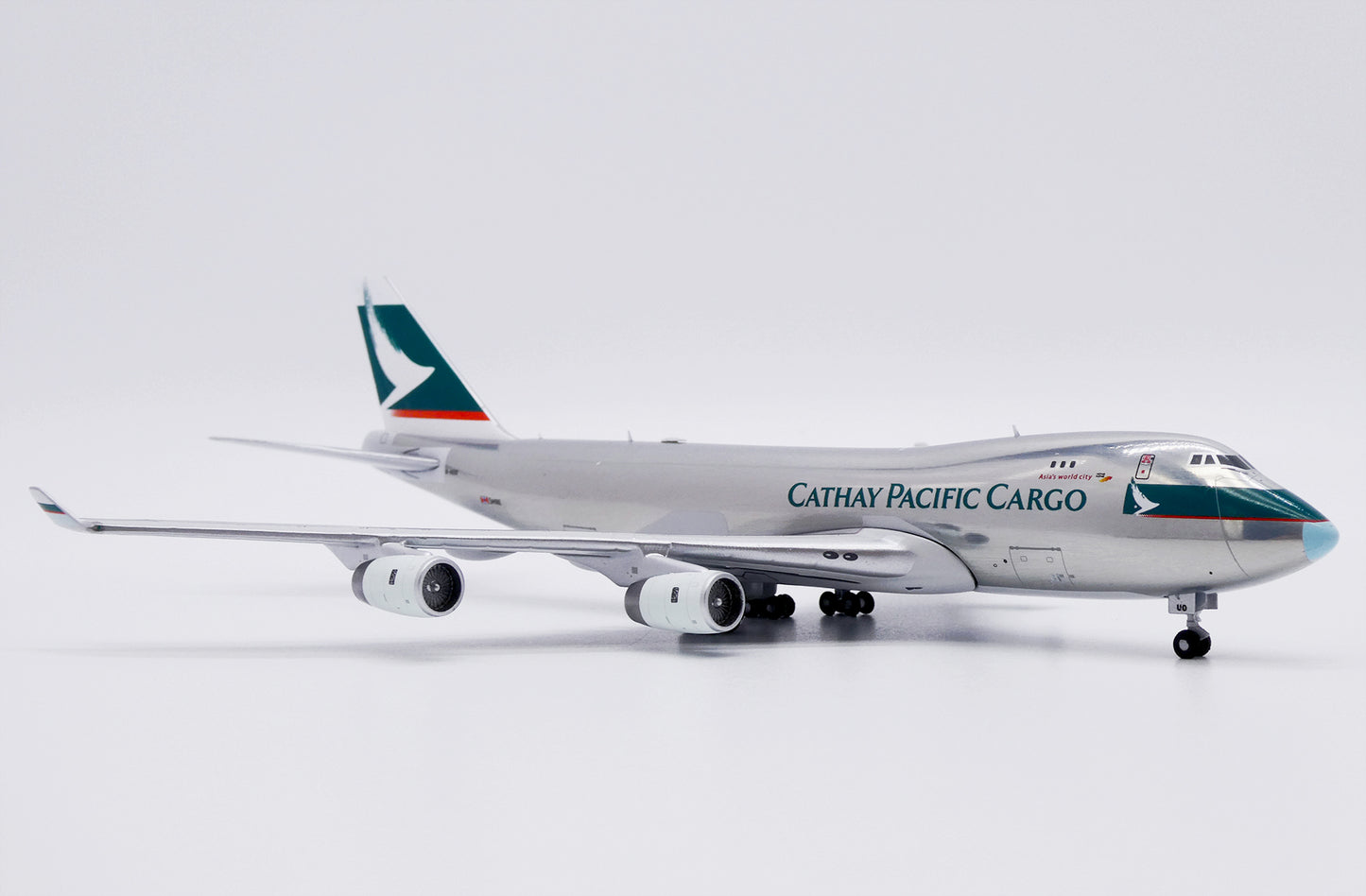 JC WINGS B747-400F CATHAY PACIFIC CARGO (POLISHED) REG: B-HUO