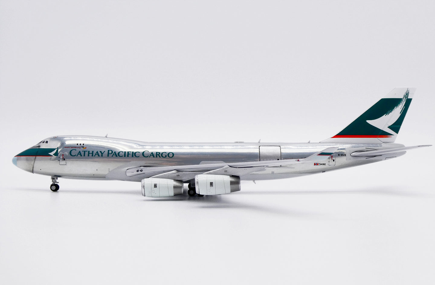 JC WINGS B747-400F CATHAY PACIFIC CARGO "SILVER BULLET LIVERY" (INTERACTIVE SERIES) REG: B-HUO