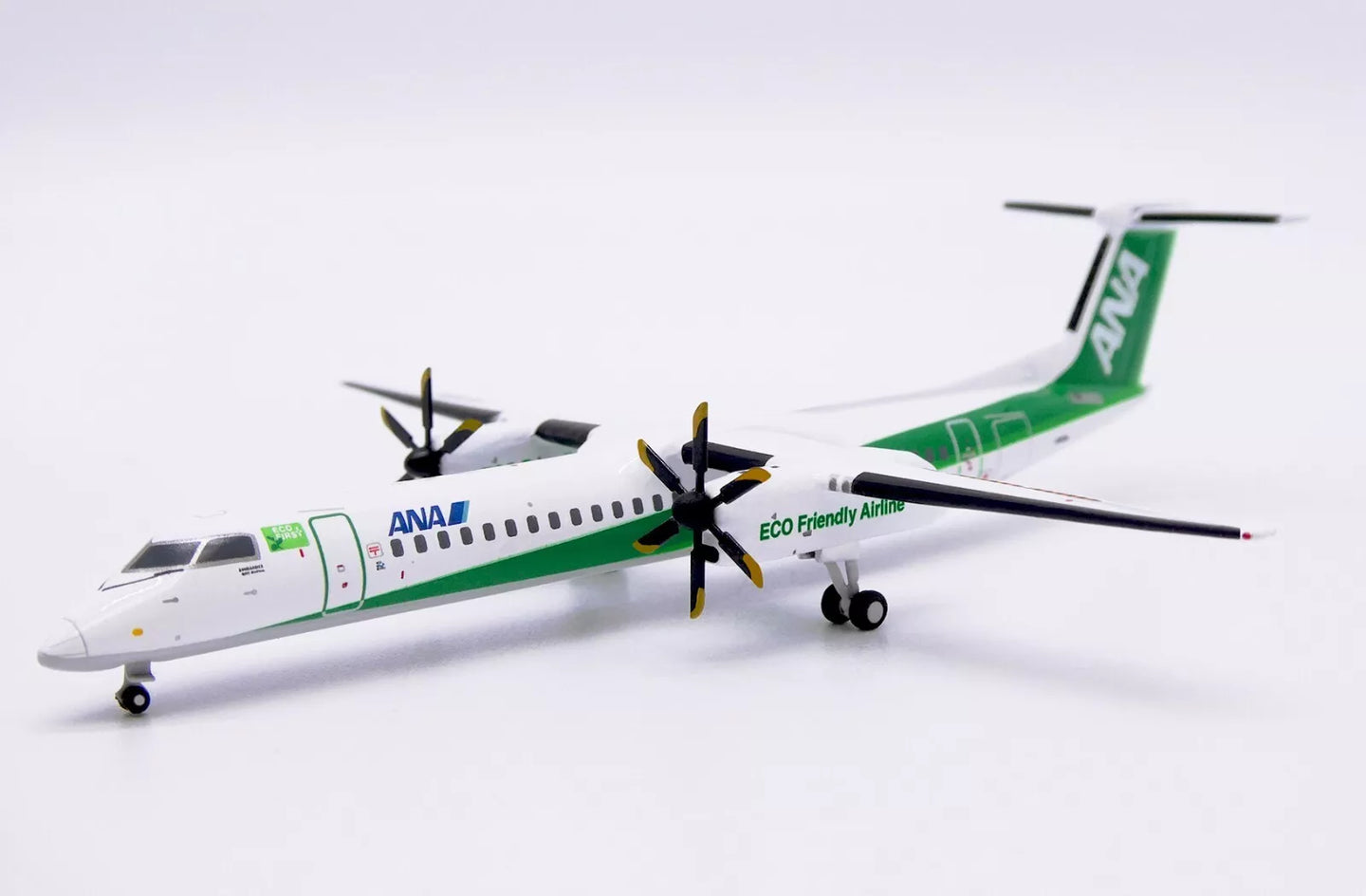 JC WINGS DASH 8-Q400 ANA WINGS "ECO FRIENDLY AIRLINE" REG: JA858A