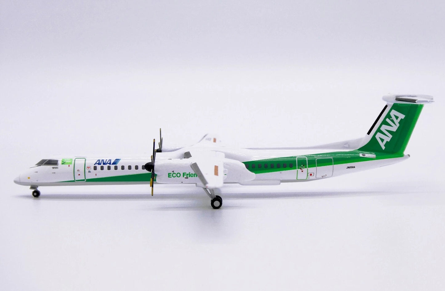 JC WINGS DASH 8-Q400 ANA WINGS "ECO FRIENDLY AIRLINE" REG: JA858A