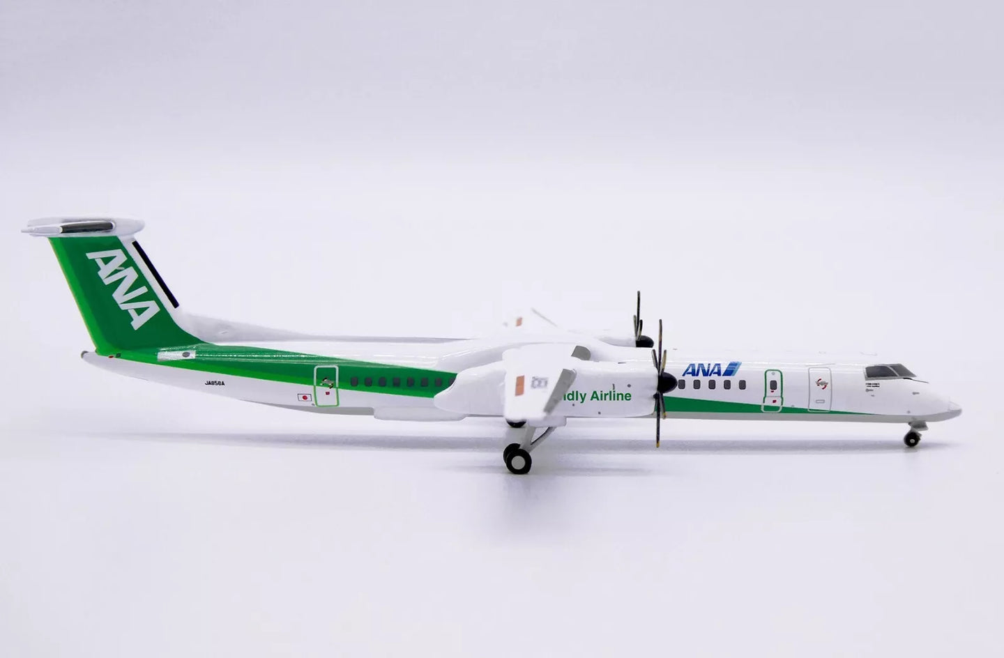 JC WINGS DASH 8-Q400 ANA WINGS "ECO FRIENDLY AIRLINE" REG: JA858A