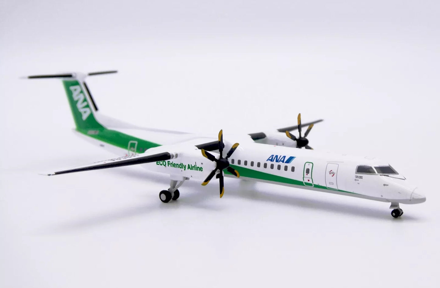 JC WINGS DASH 8-Q400 ANA WINGS "ECO FRIENDLY AIRLINE" REG: JA858A