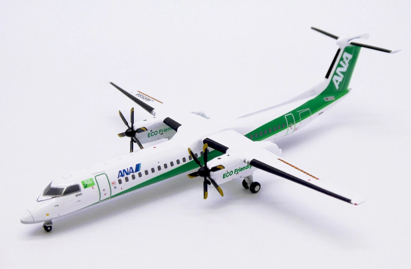 JC WINGS DASH 8-Q400 ANA WINGS "ECO FRIENDLY AIRLINE" REG: JA858A