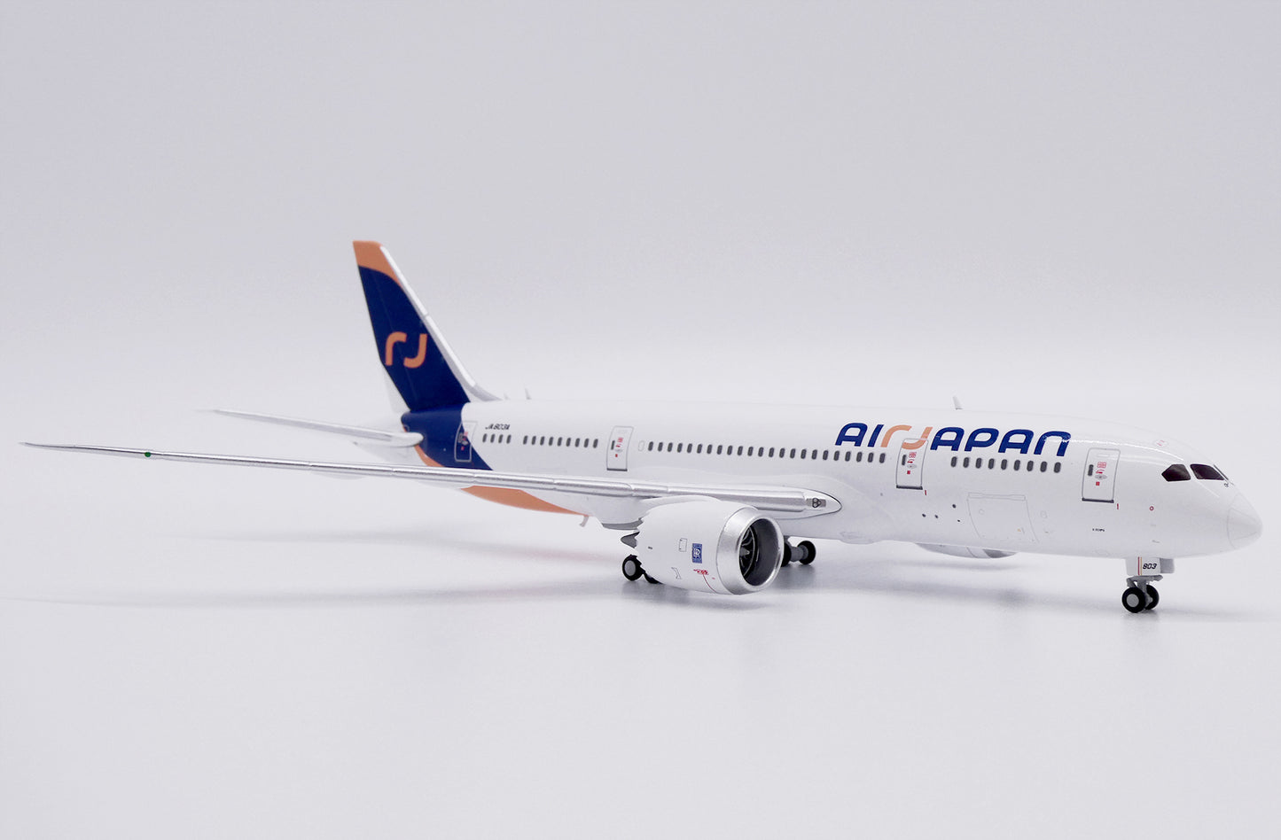JC WINGS B787-8 DREAMLINER AIR JAPAN REG: JA803A