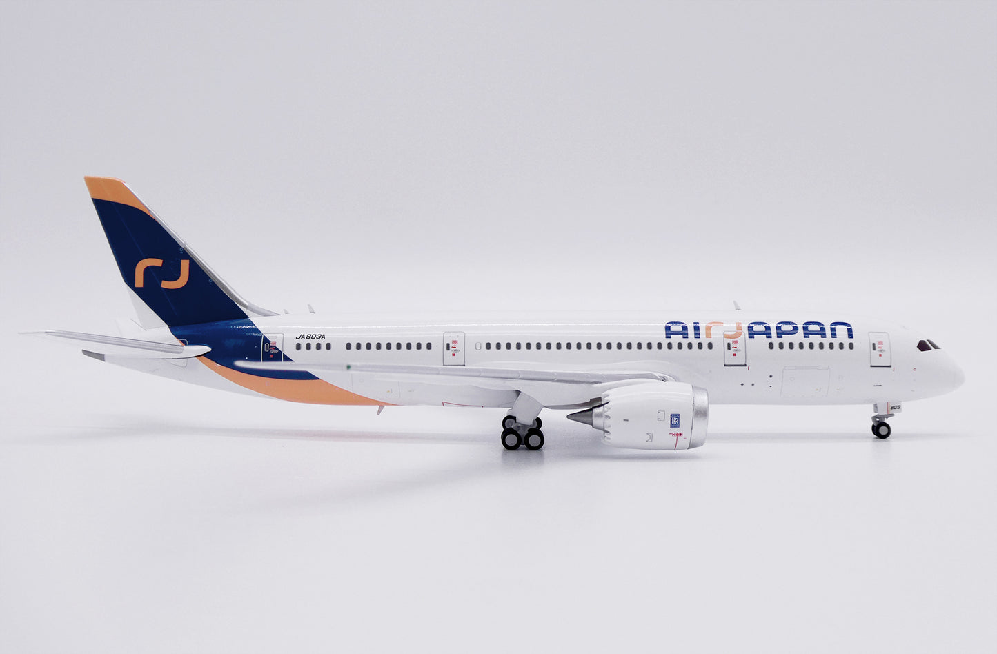 JC WINGS B787-8 DREAMLINER AIR JAPAN REG: JA803A