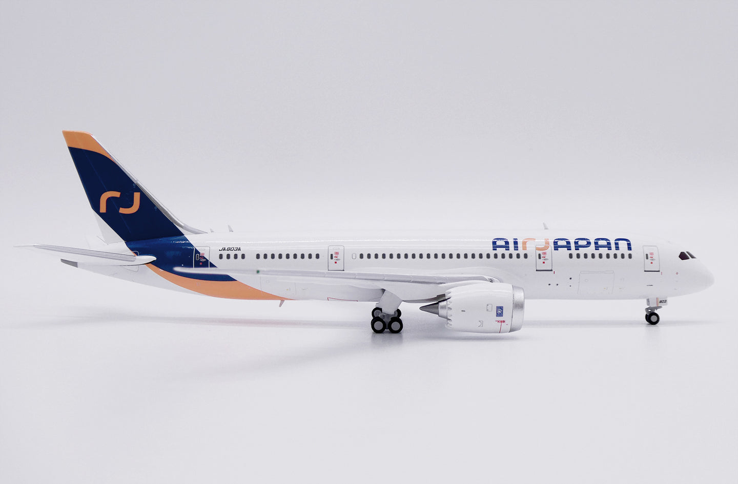 JC WINGS B787-8 DREAMLINER AIR JAPAN REG: JA803A