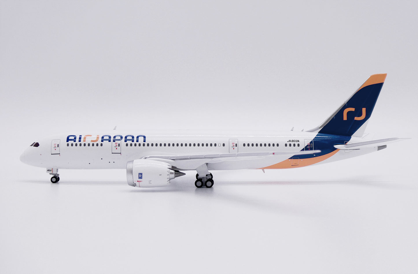 JC WINGS B787-8 DREAMLINER AIR JAPAN REG: JA803A