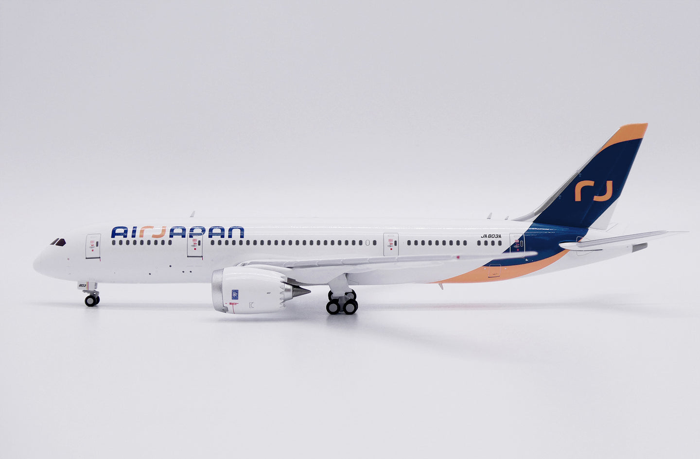 JC WINGS B787-8 DREAMLINER AIR JAPAN REG: JA803A
